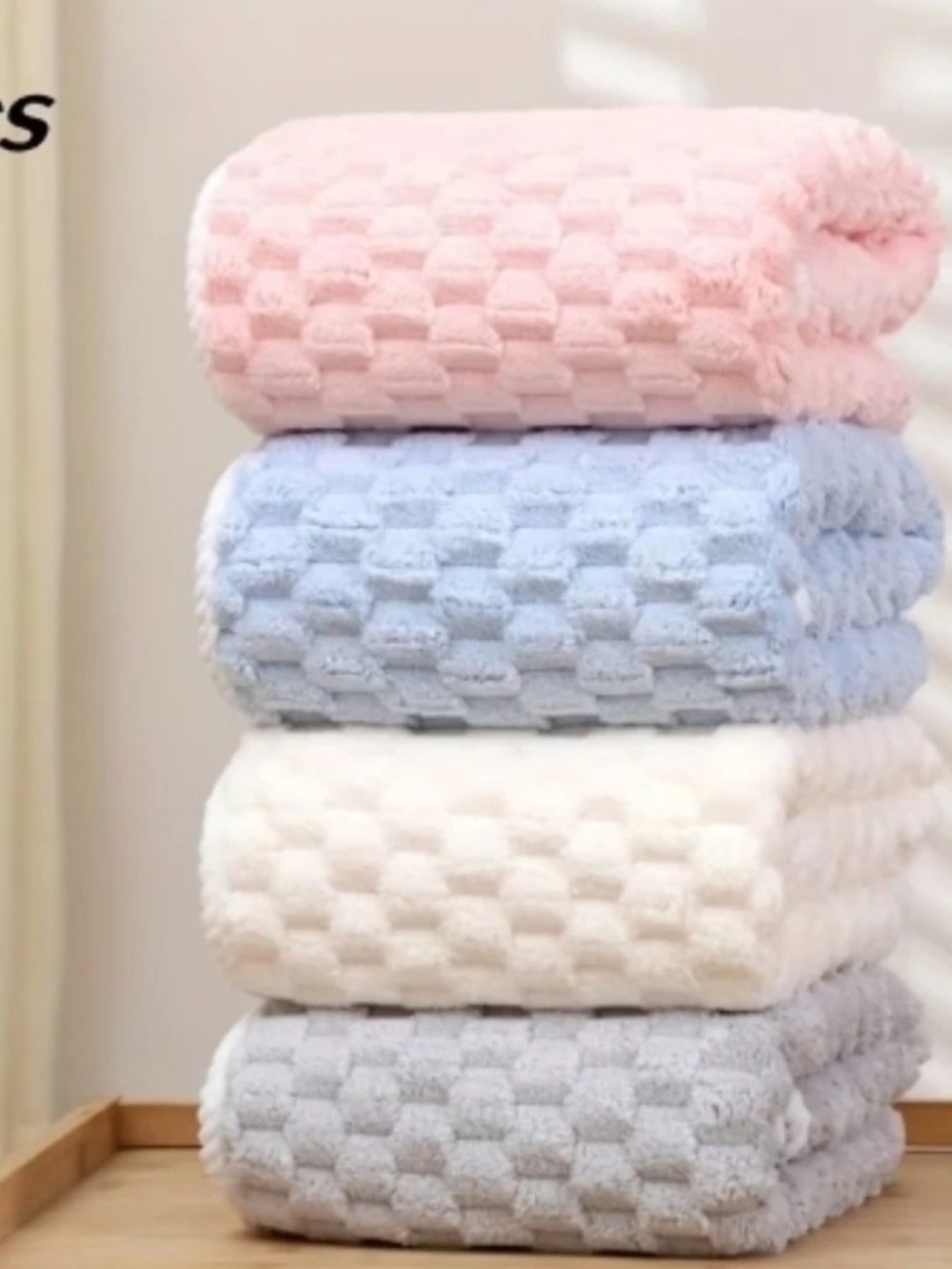 Plush Check-Pattern Bath Towel - Pink, Blue, White, Gray